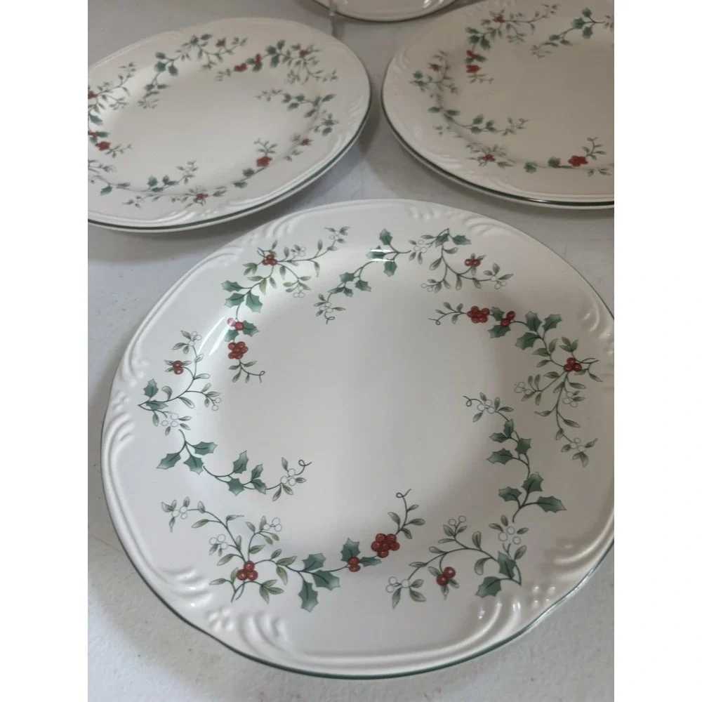 Pfaltzgraff Winterberry Salad Dessert Plates 8
